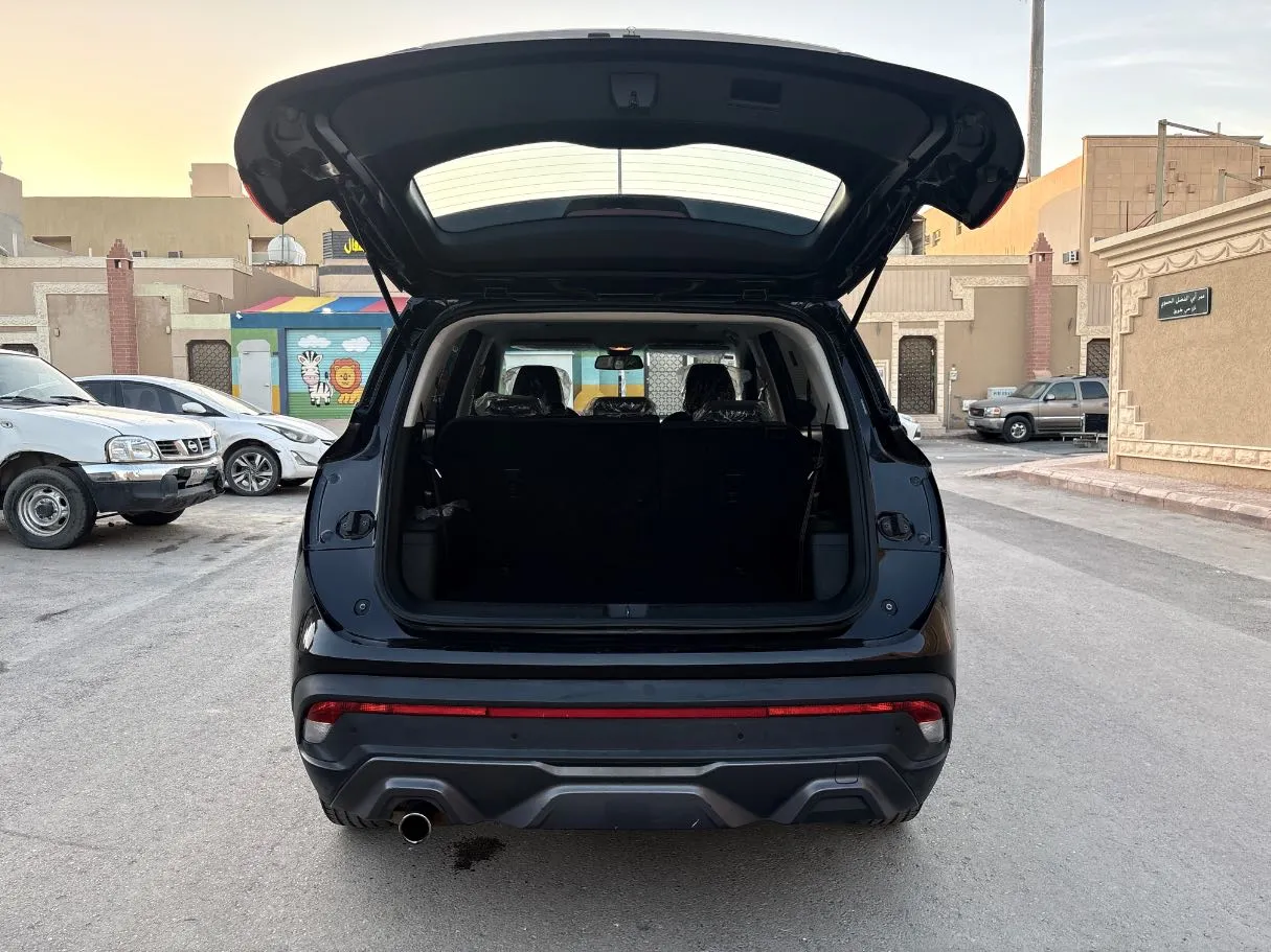 Car image 25