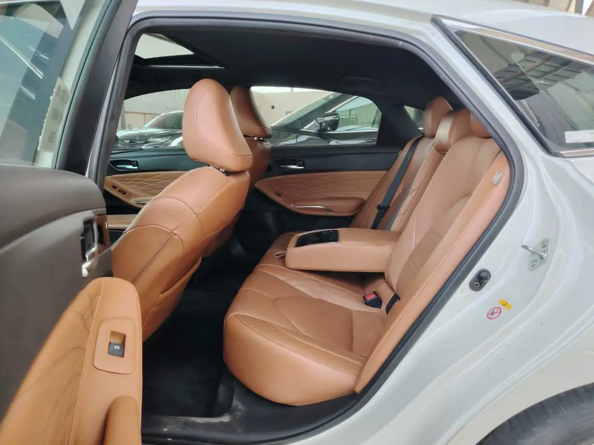 Car image 21