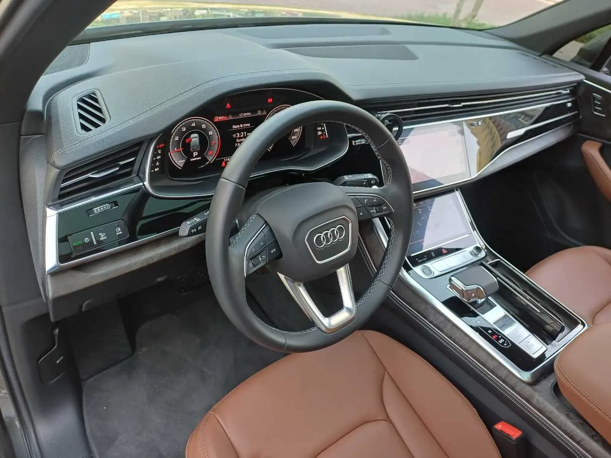 Car image 11
