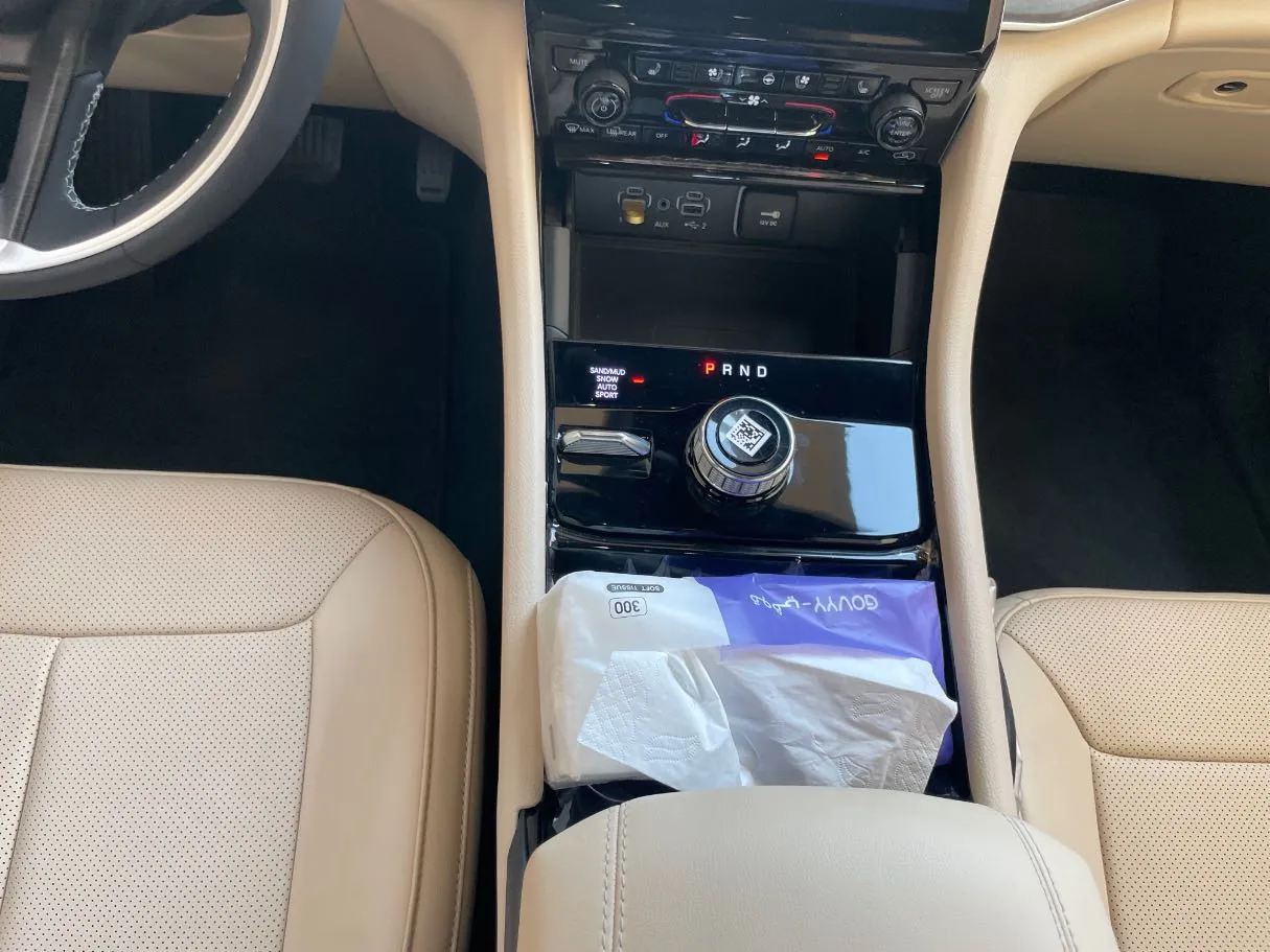 Car image 19