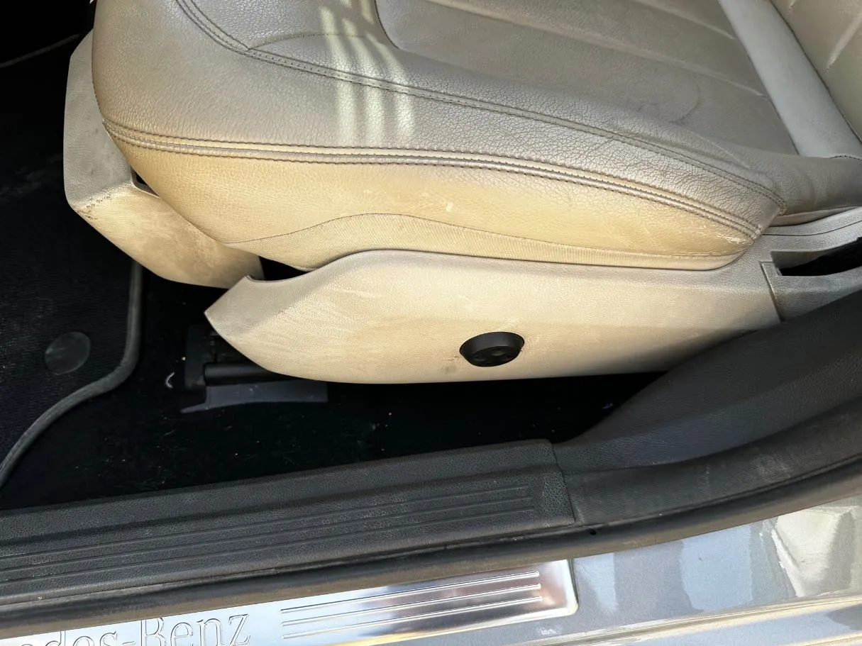 Car image 25