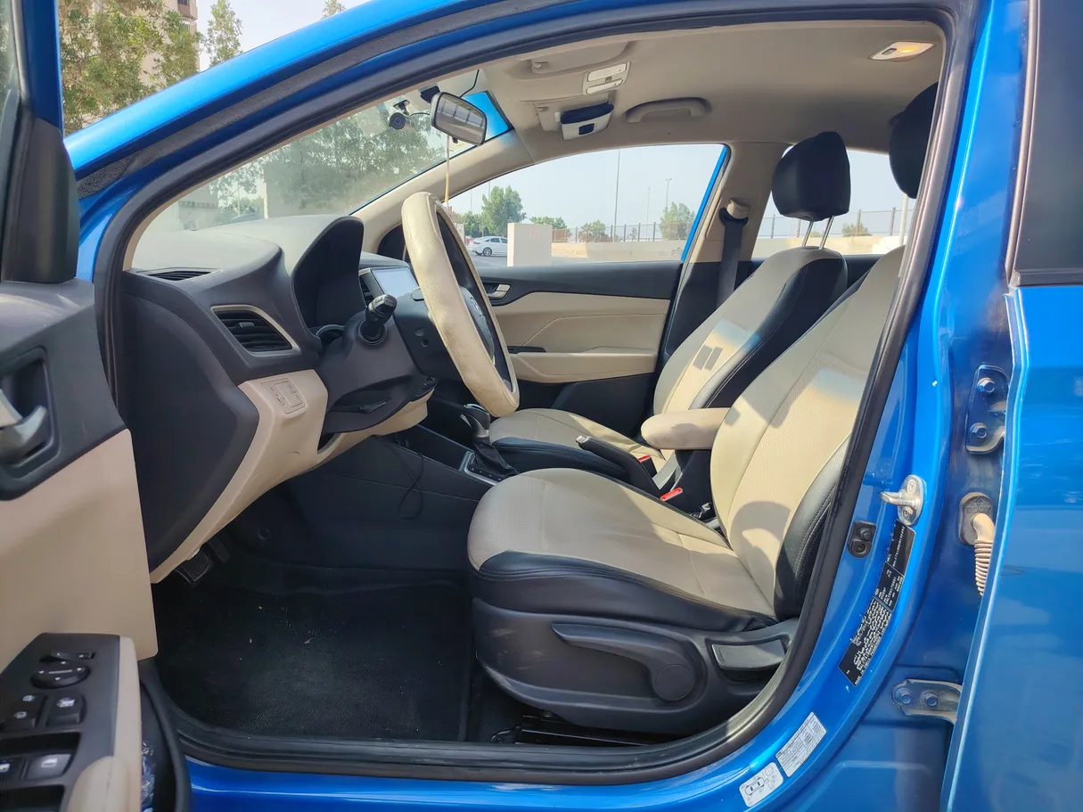 Car image 11
