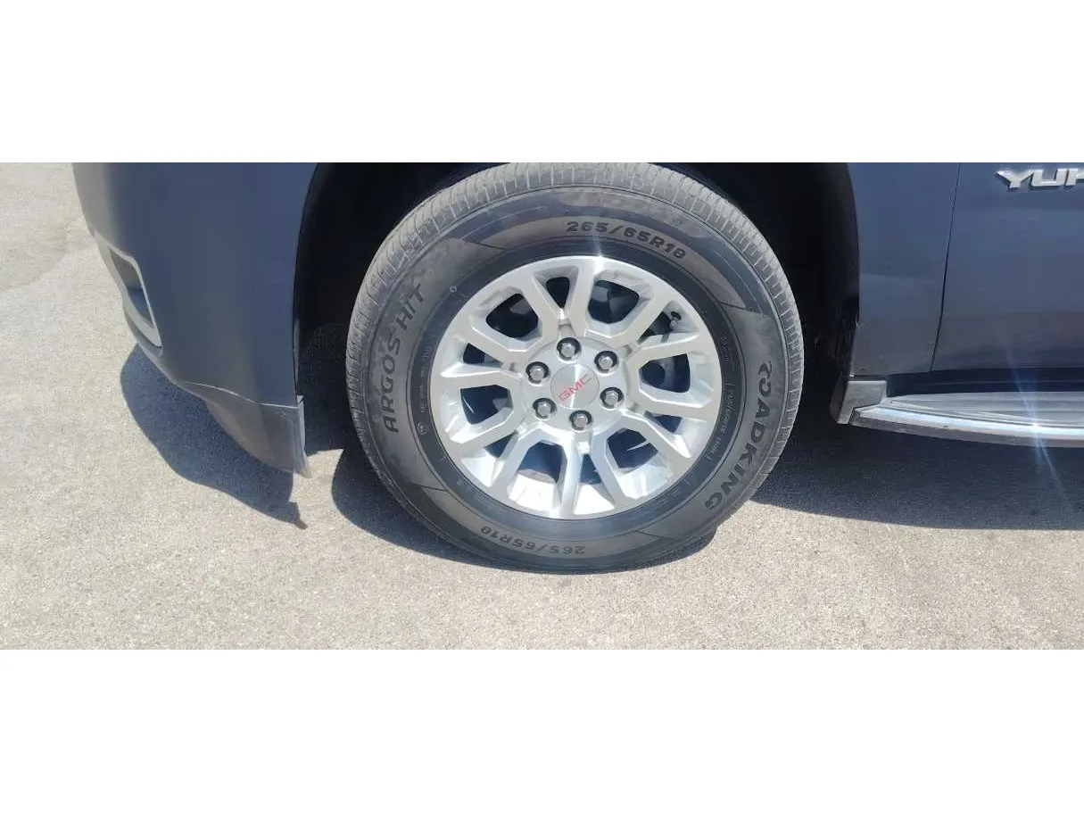 Car image 10