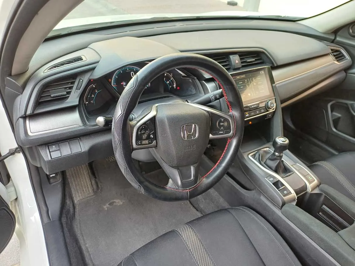 Car image 11