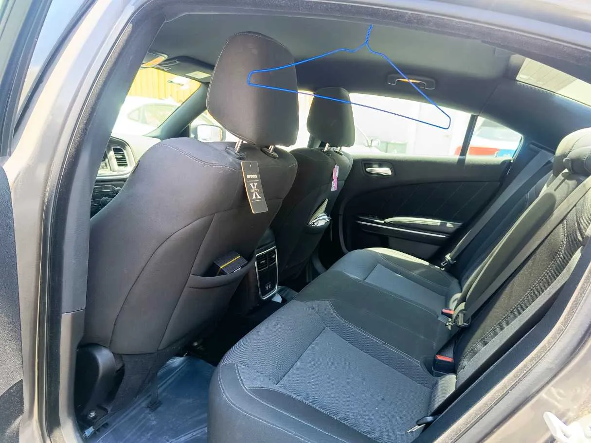 Car image 18