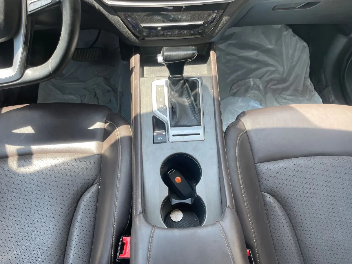 Car image 19