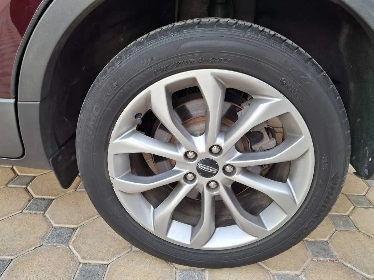 Car image 9