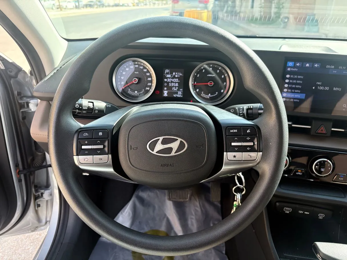 Car image 21