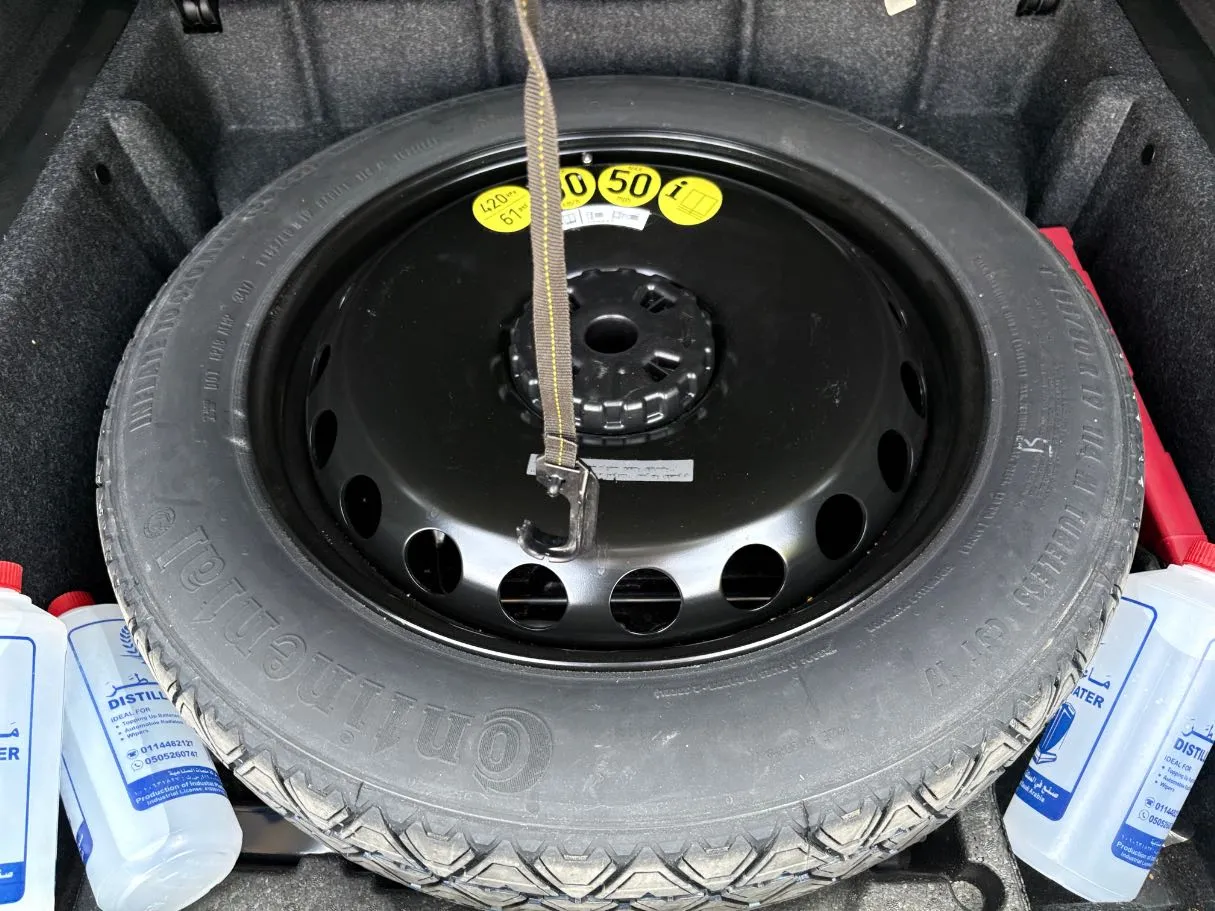 Car image 29