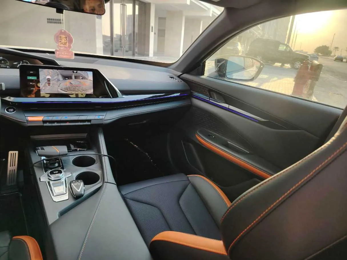 Car image 25