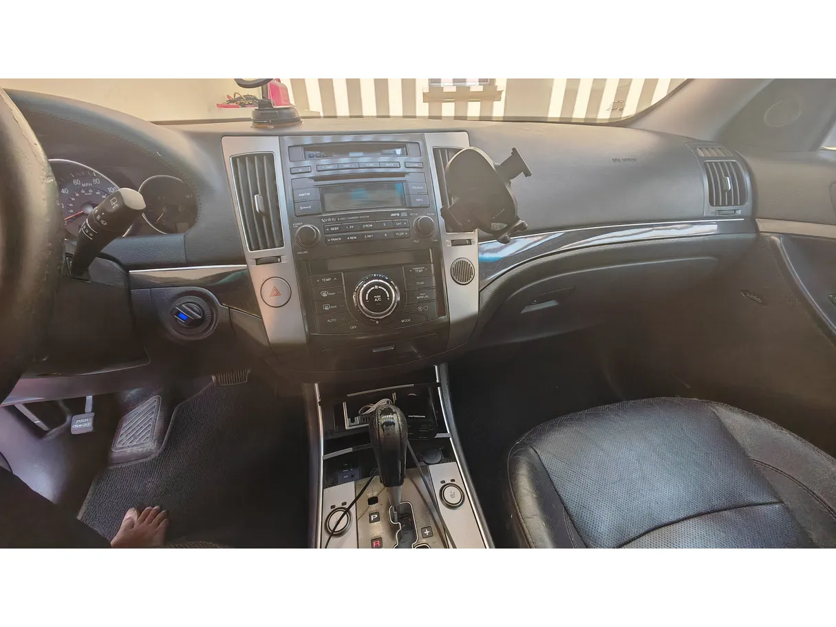 Car image 5