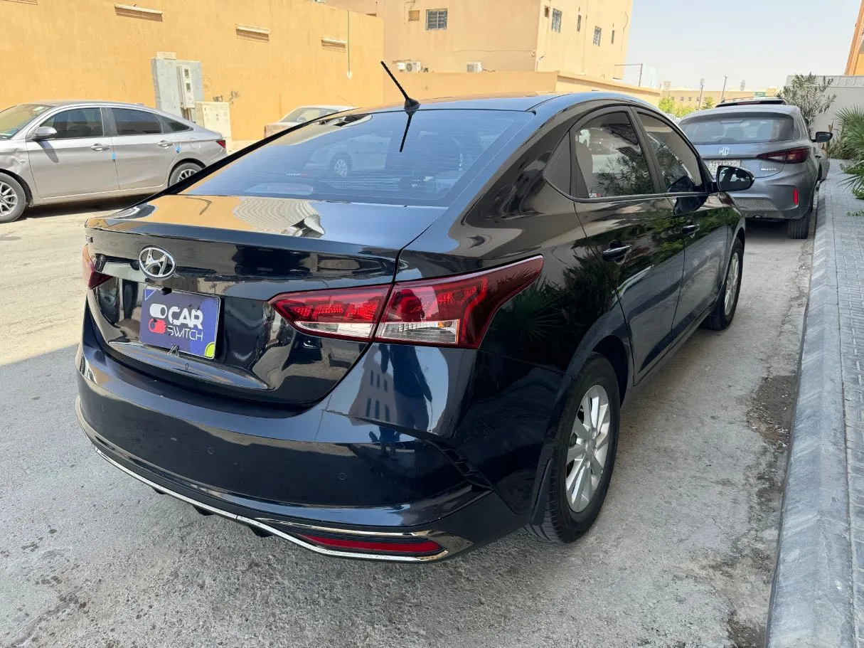 Car image 4