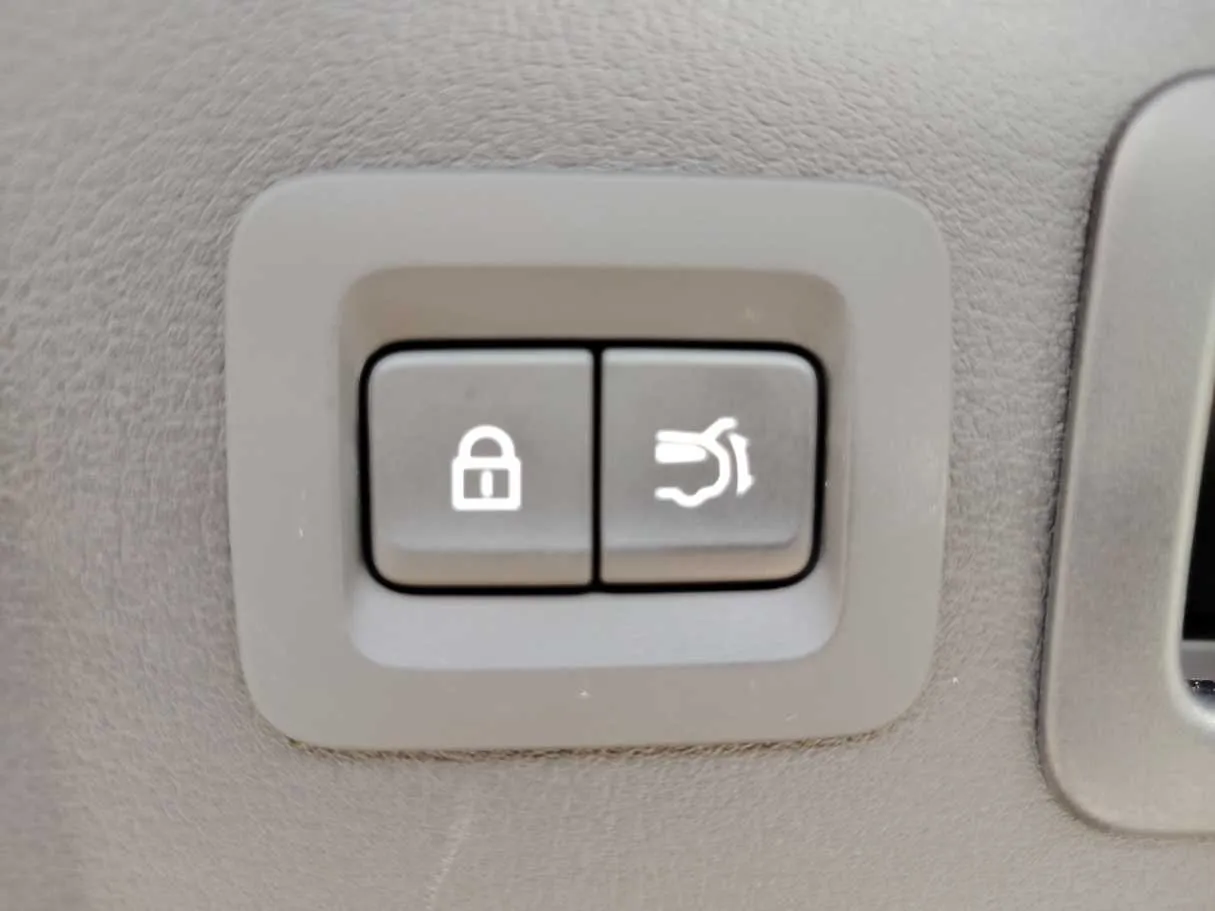 Car image 37