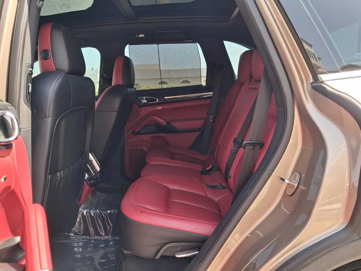 Car image 13