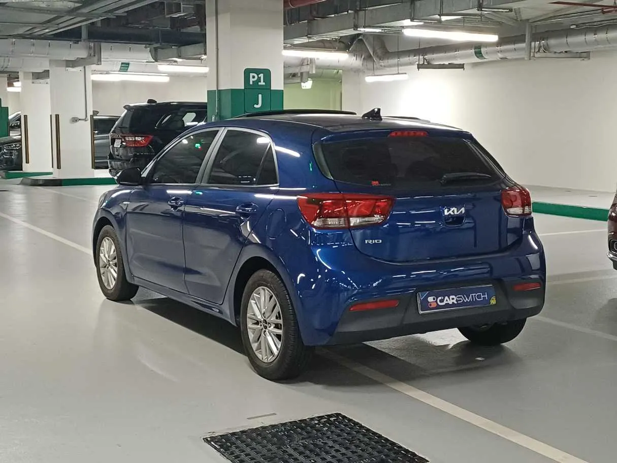 Car image 7