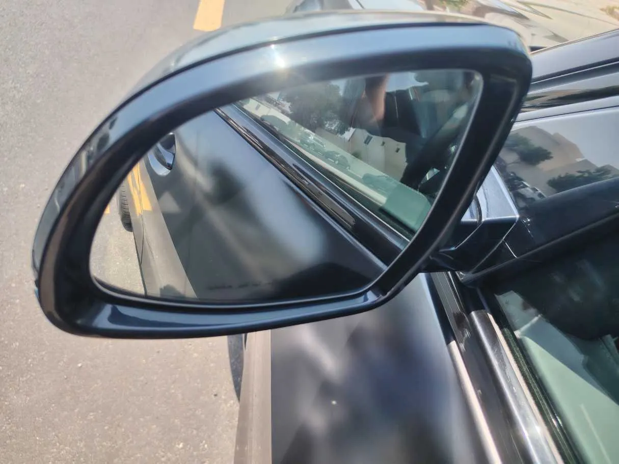 Car image 35