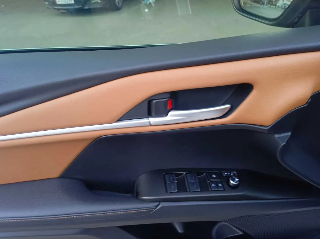 Car image 33