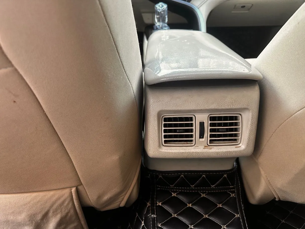 Car image 25