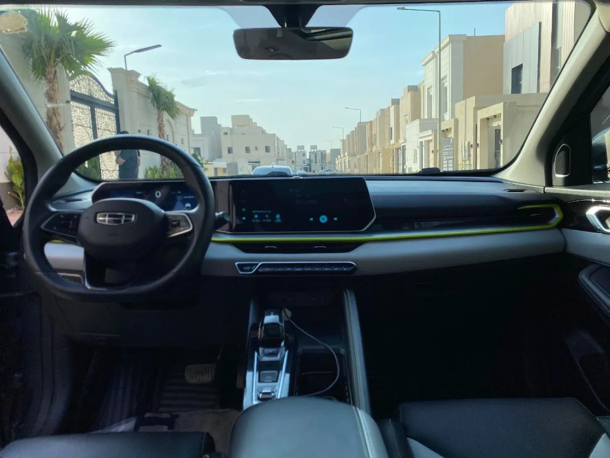 Car image 14