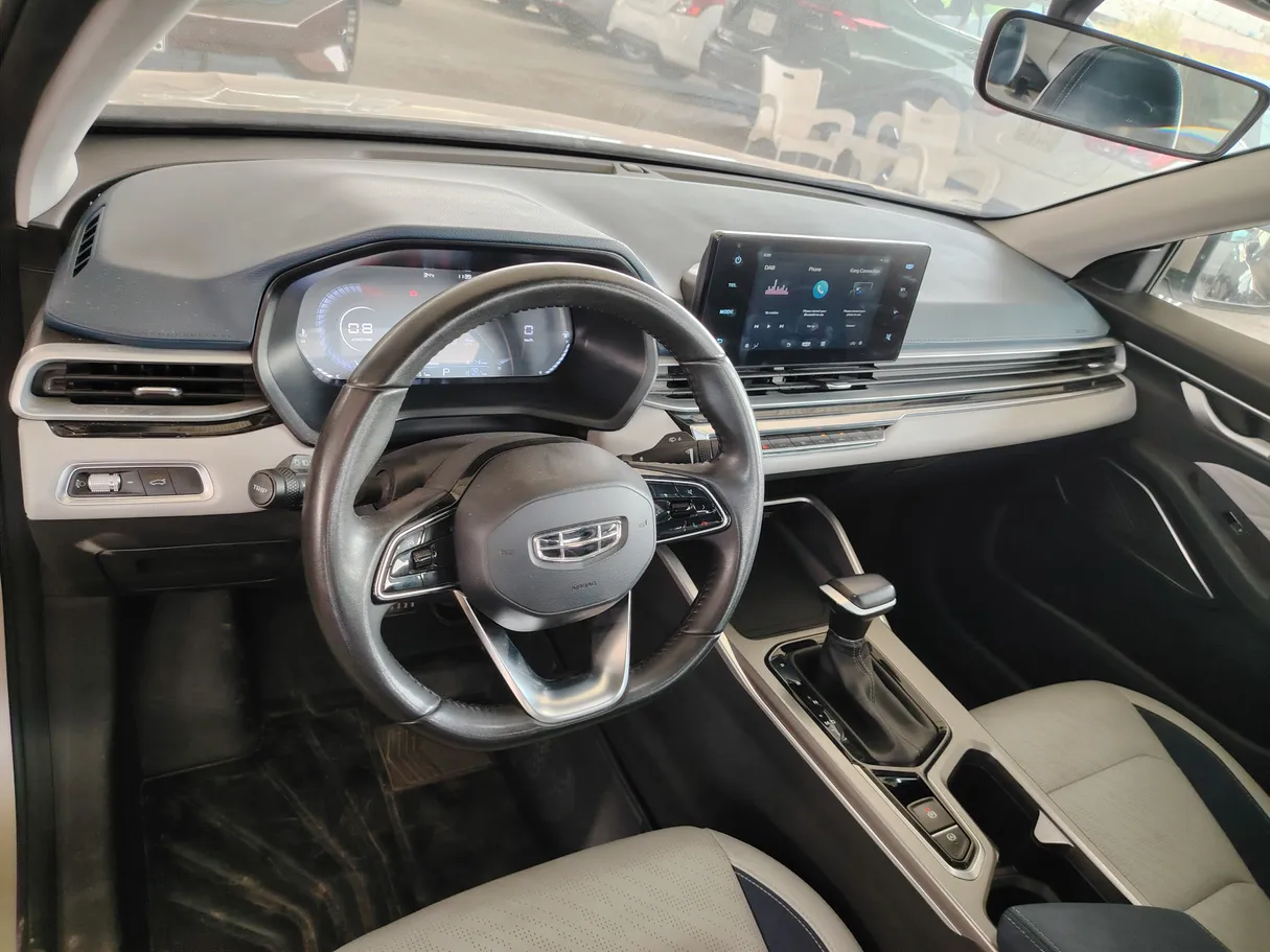 Car image 16