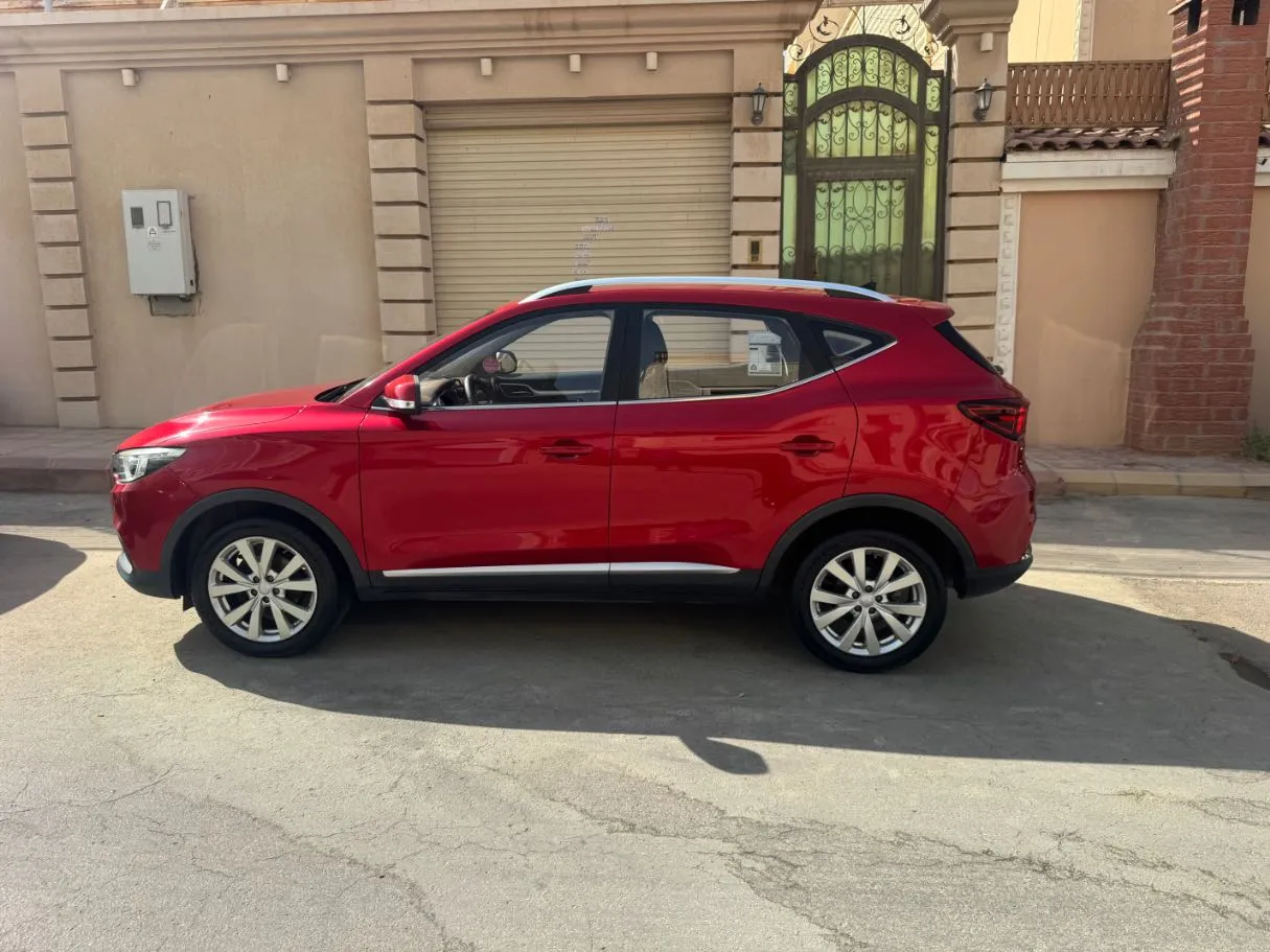 Car image 8