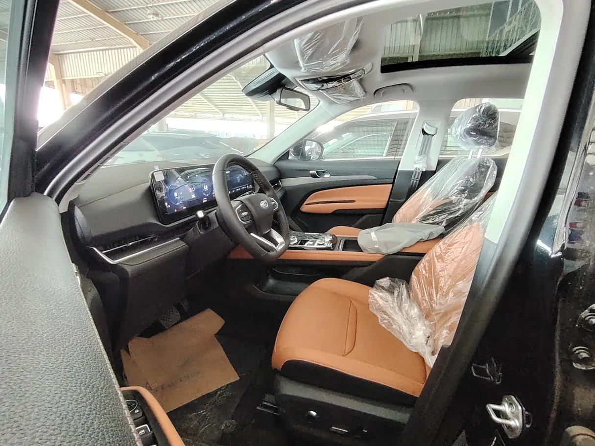 Car image 14