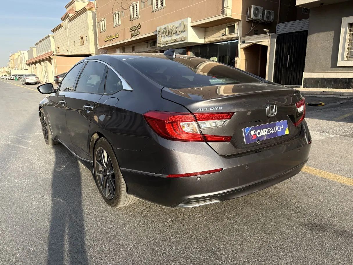 Car image 7