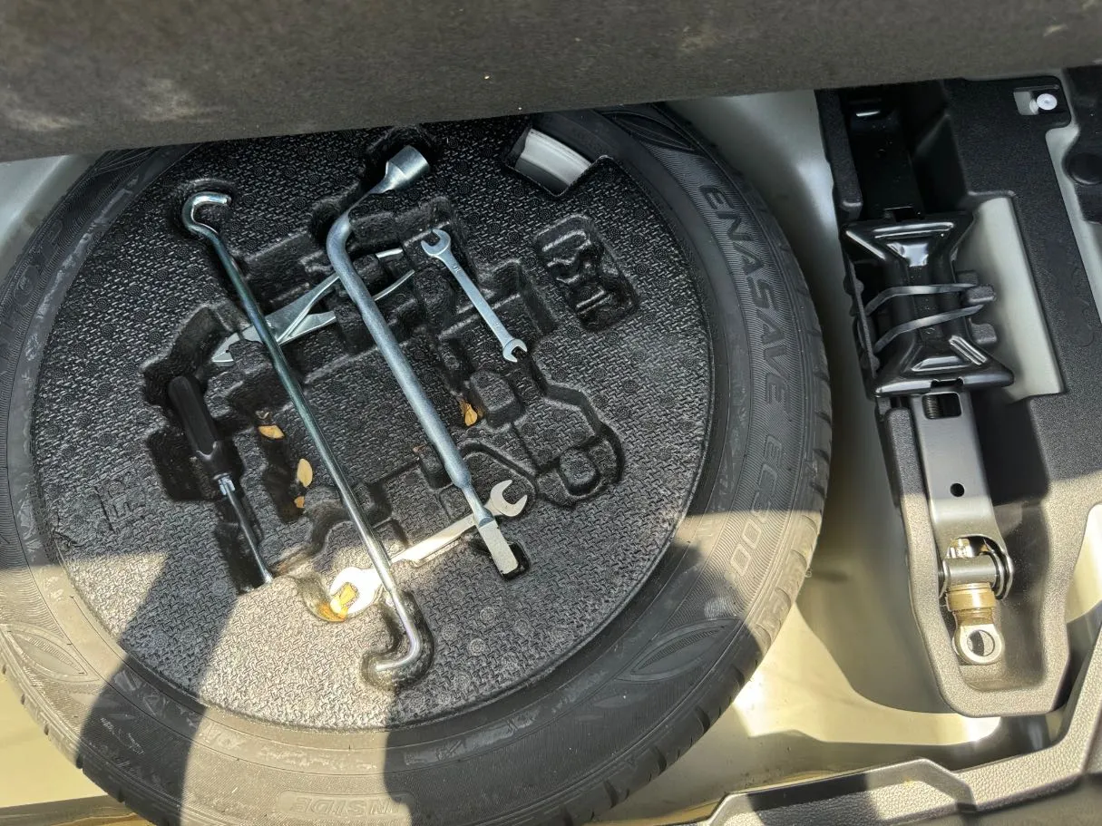 Car image 24