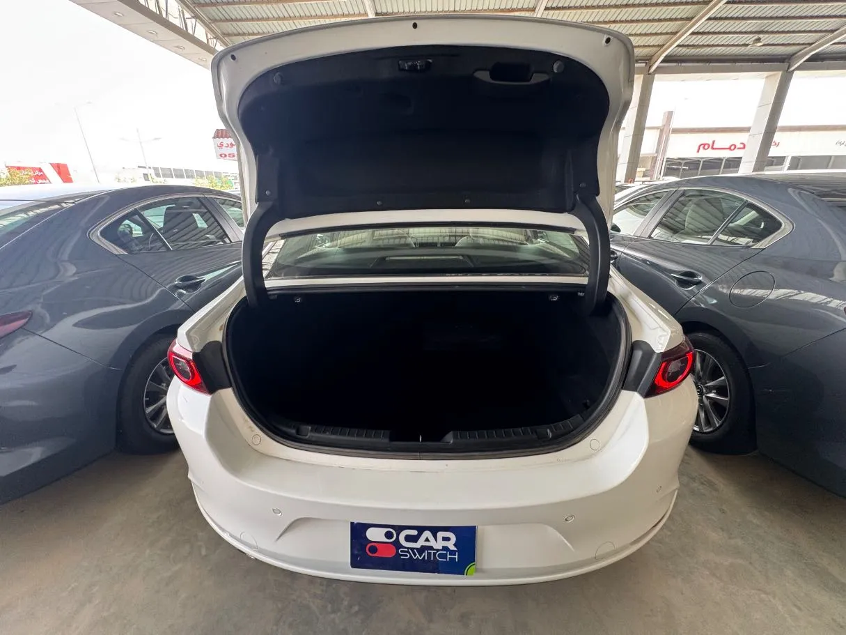 Car image 18