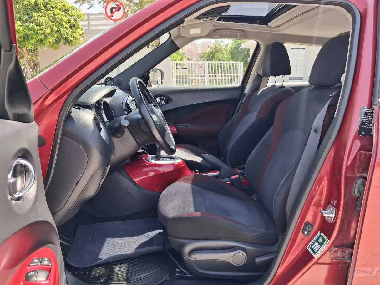 Car image 12