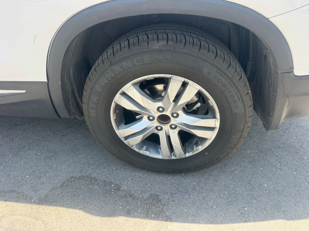 Car image 8