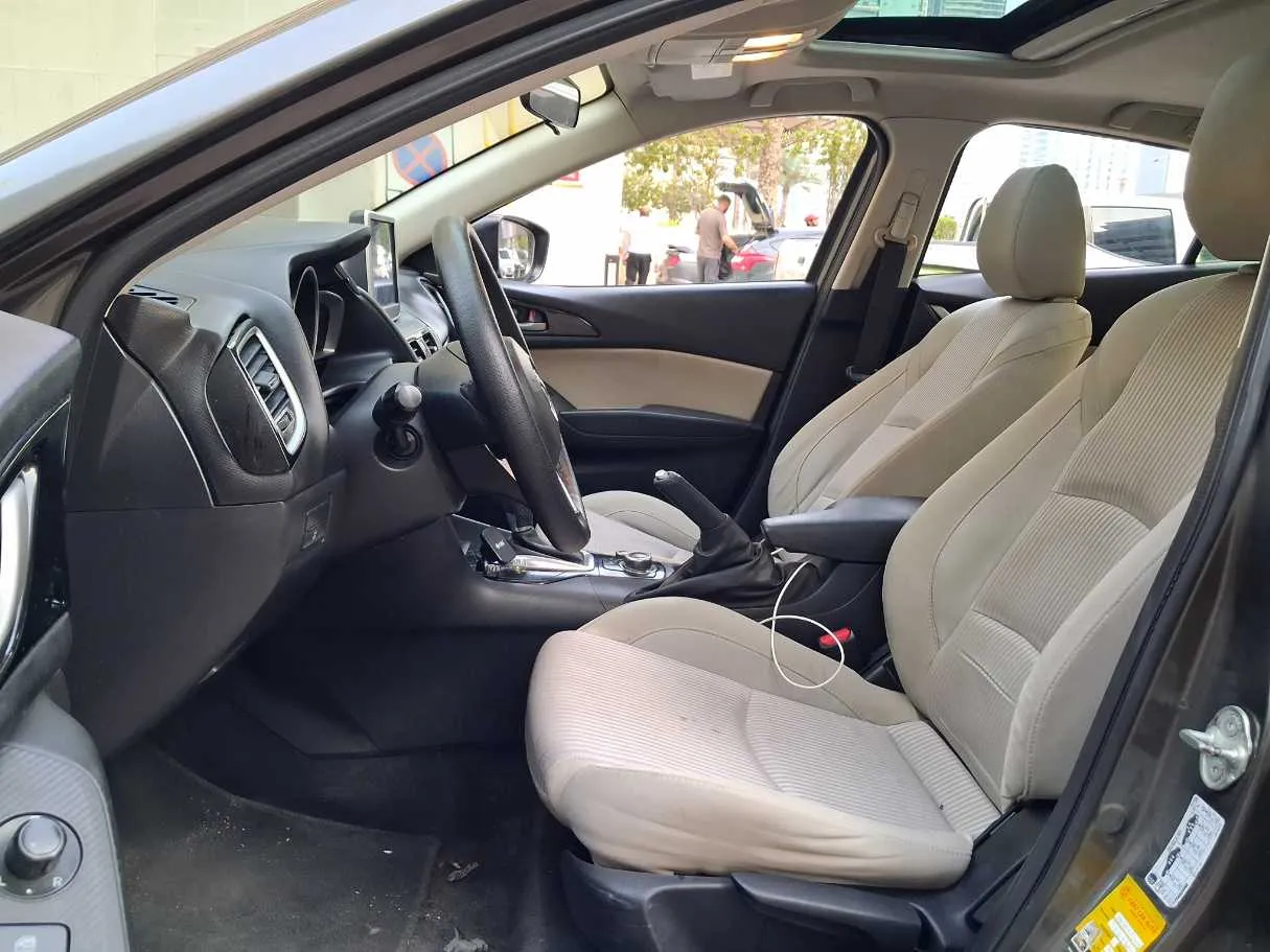 Car image 12