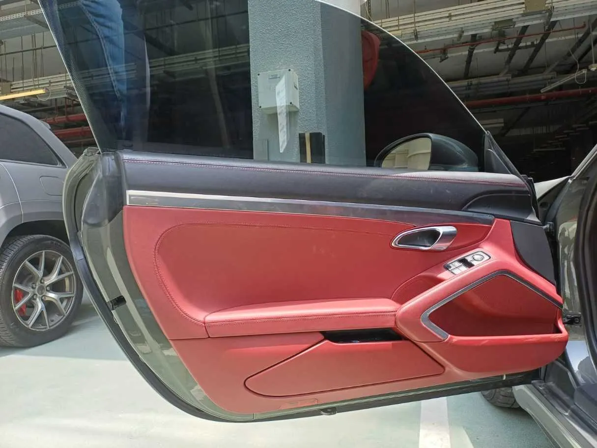 Car image 8