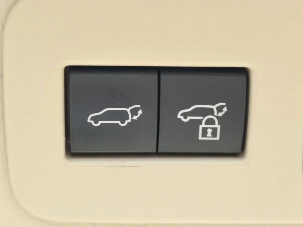 Car image 37