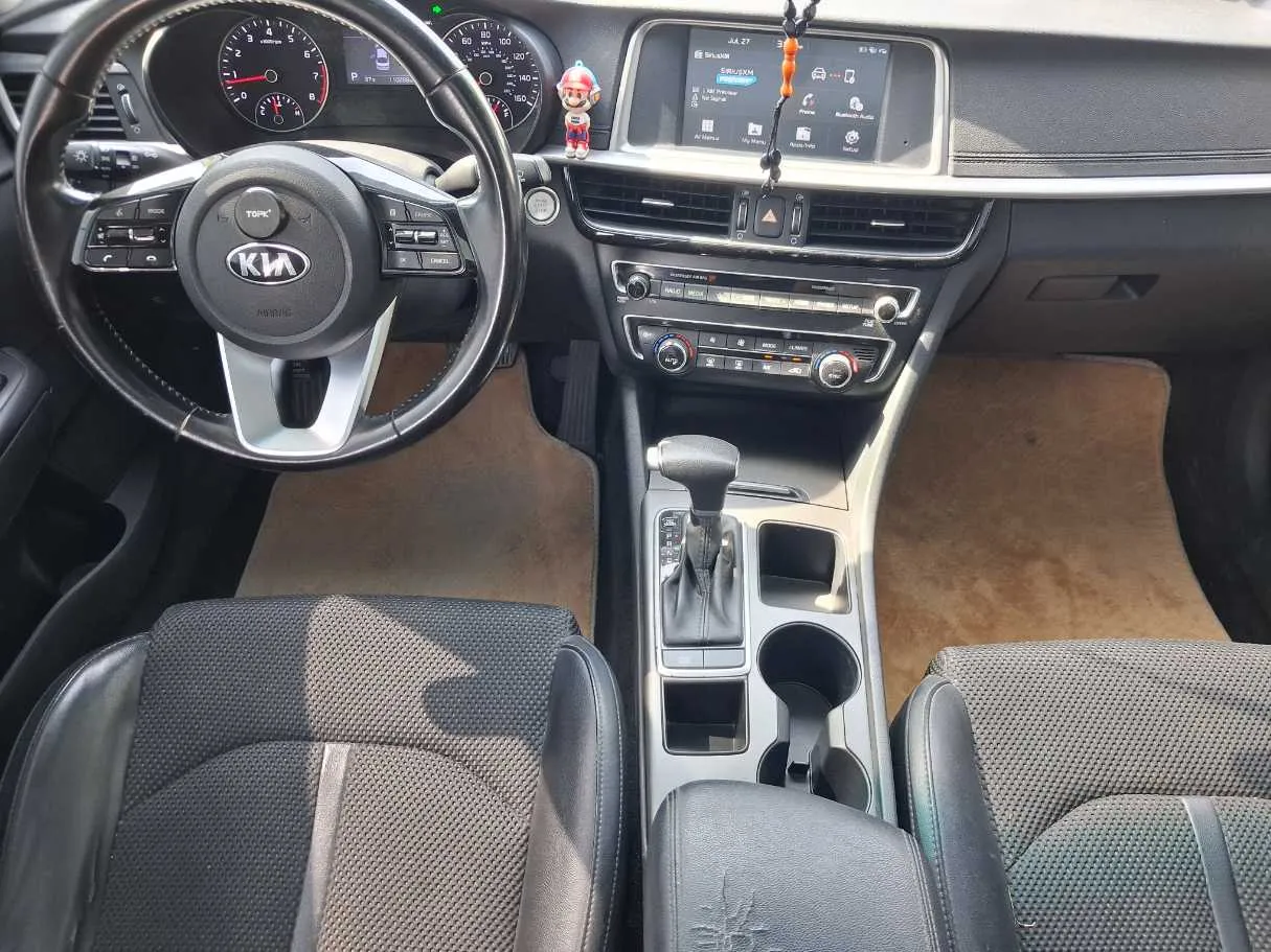 Car image 16