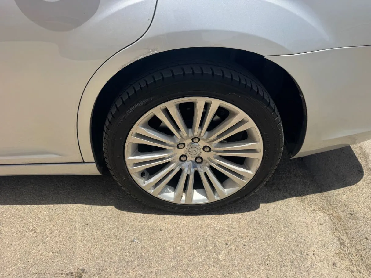 Car image 9