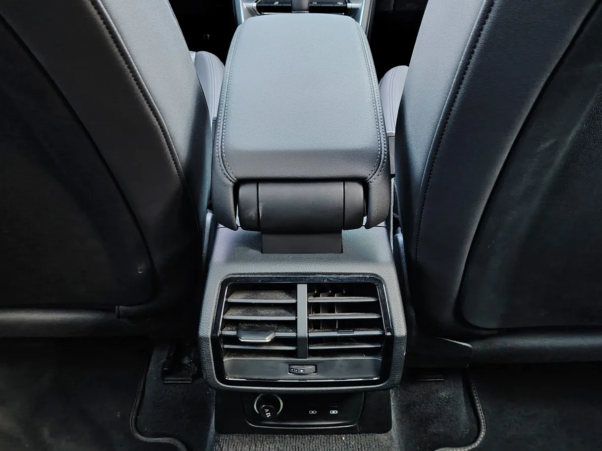 Car image 35