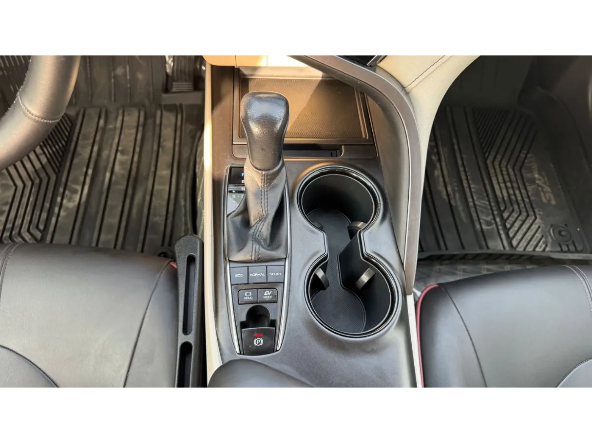 Car image 16