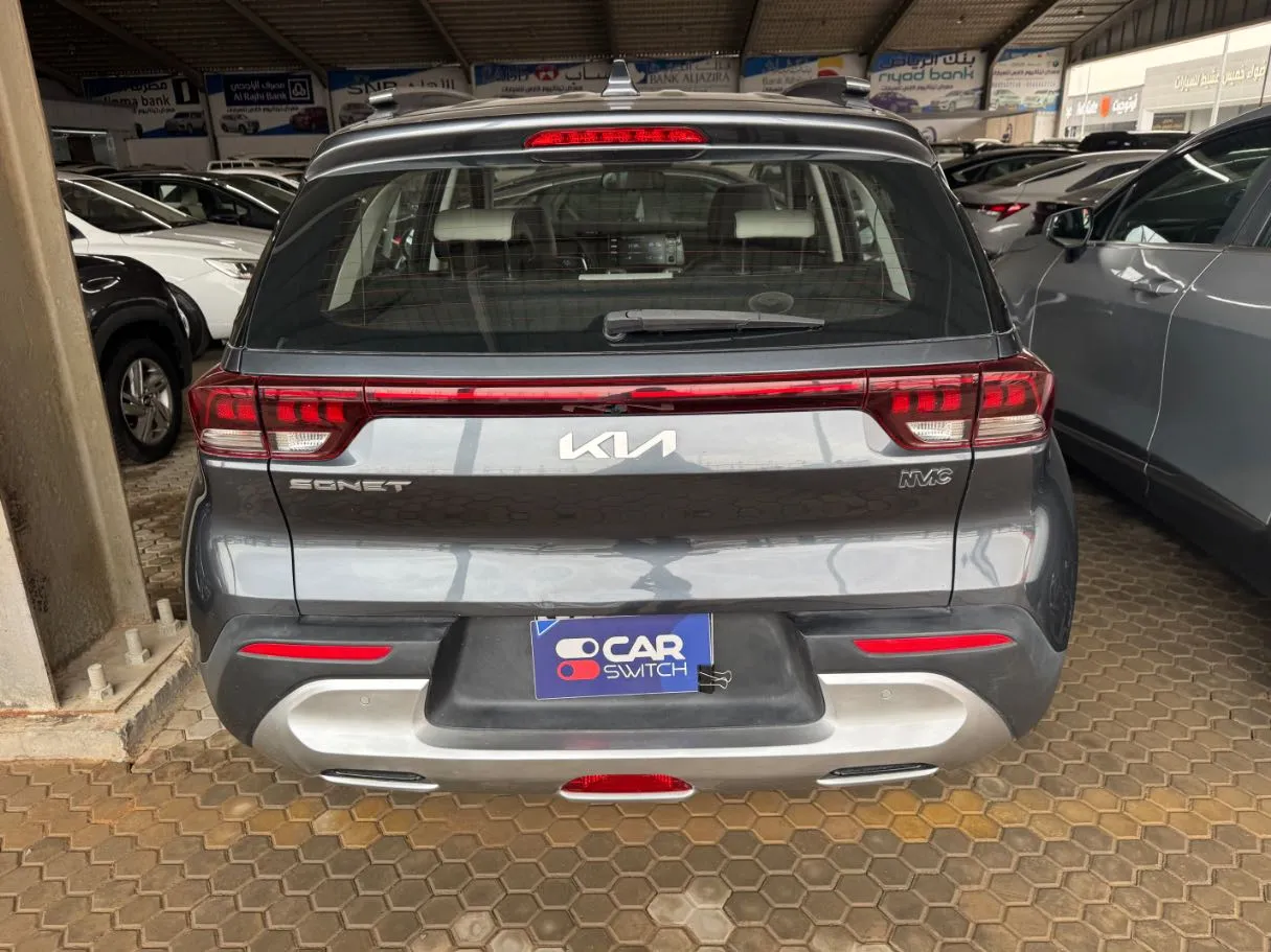 Car image 5