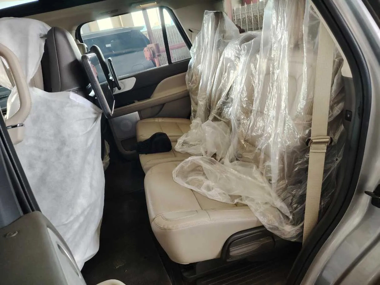 Car image 26