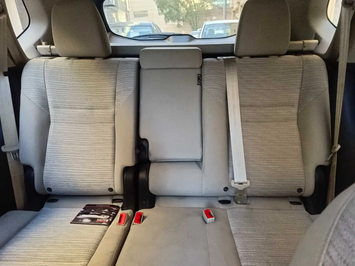 Car image 19