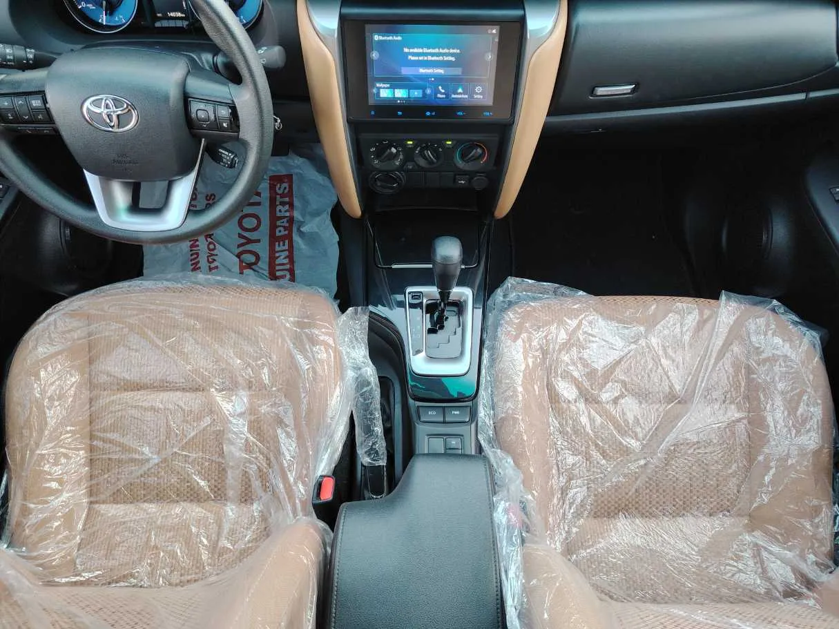 Car image 19