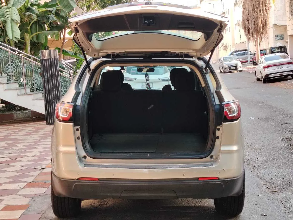 Car image 24
