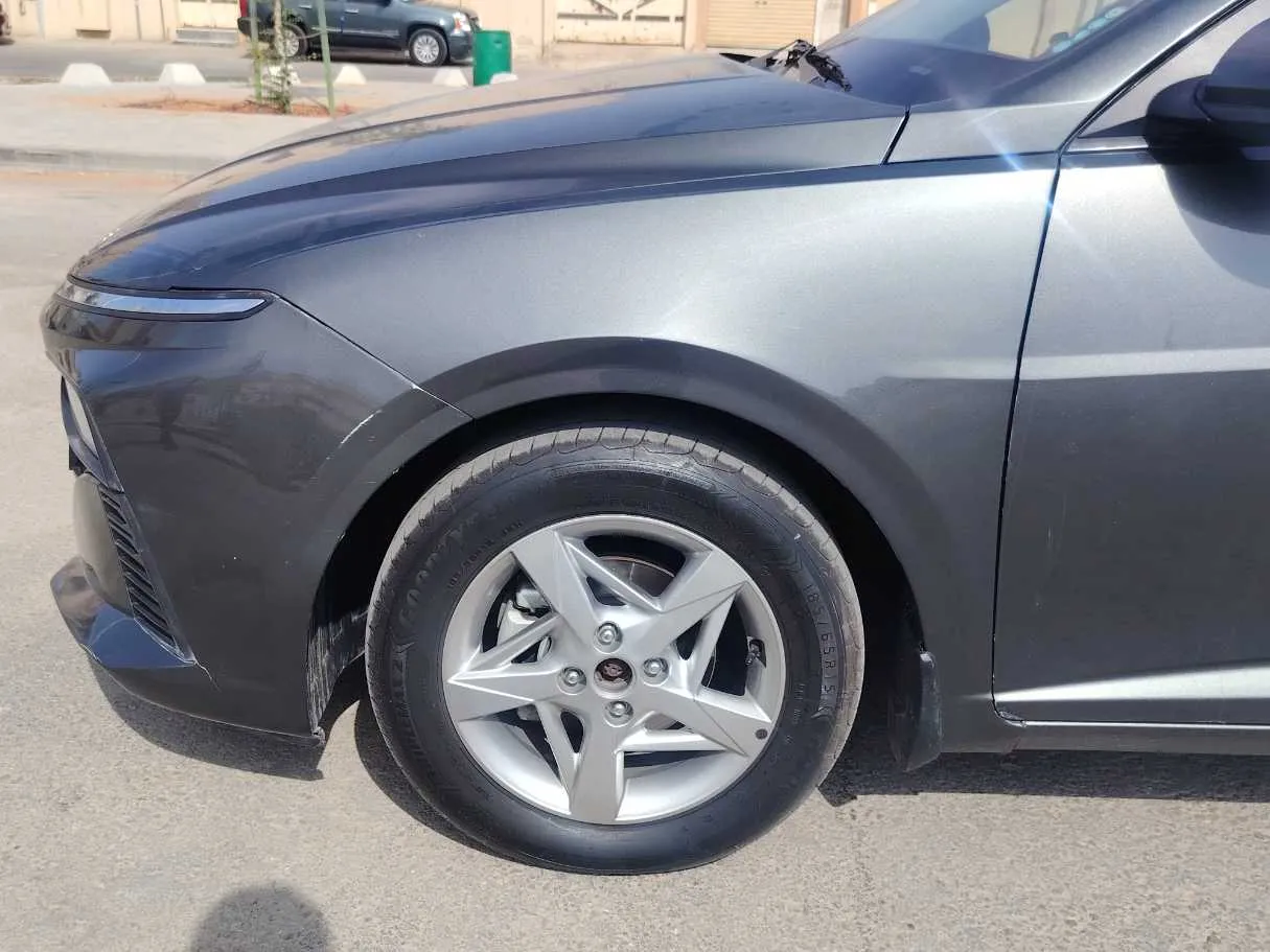 Car image 9