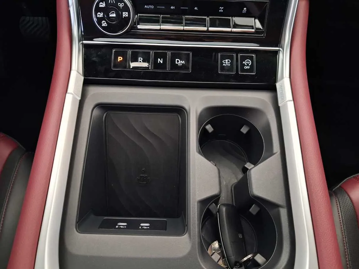 Car image 16