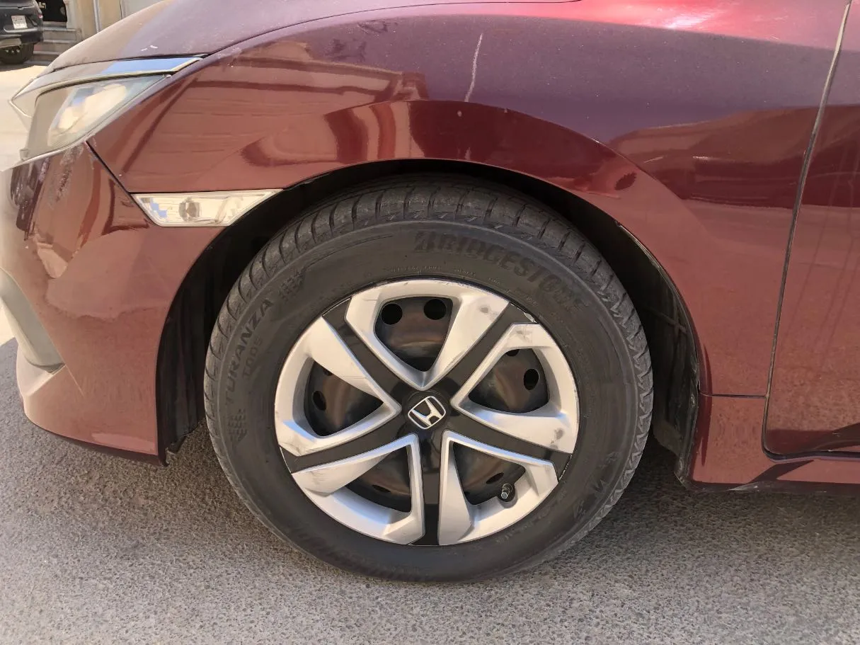 Car image 10