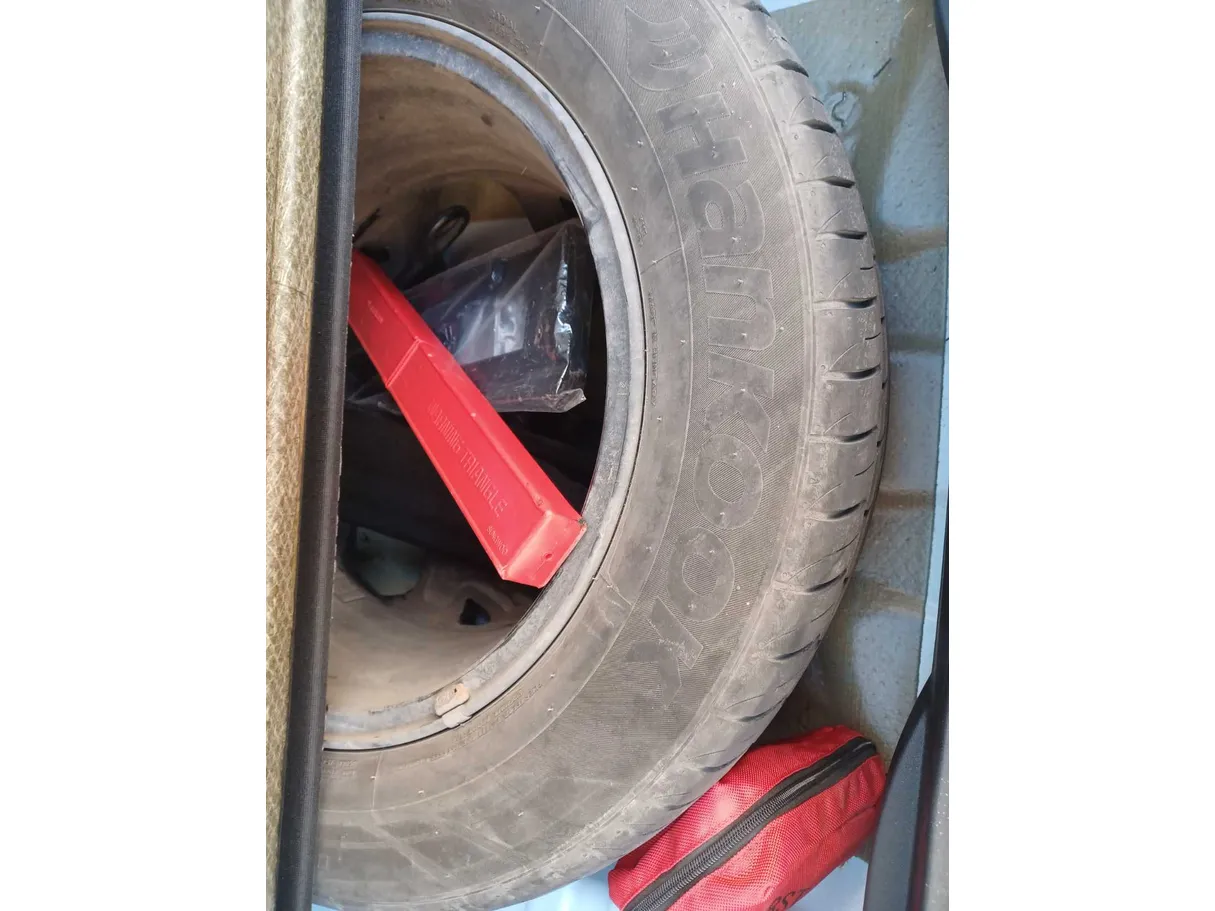 Car image 22