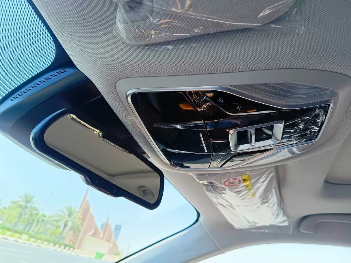 Car image 32