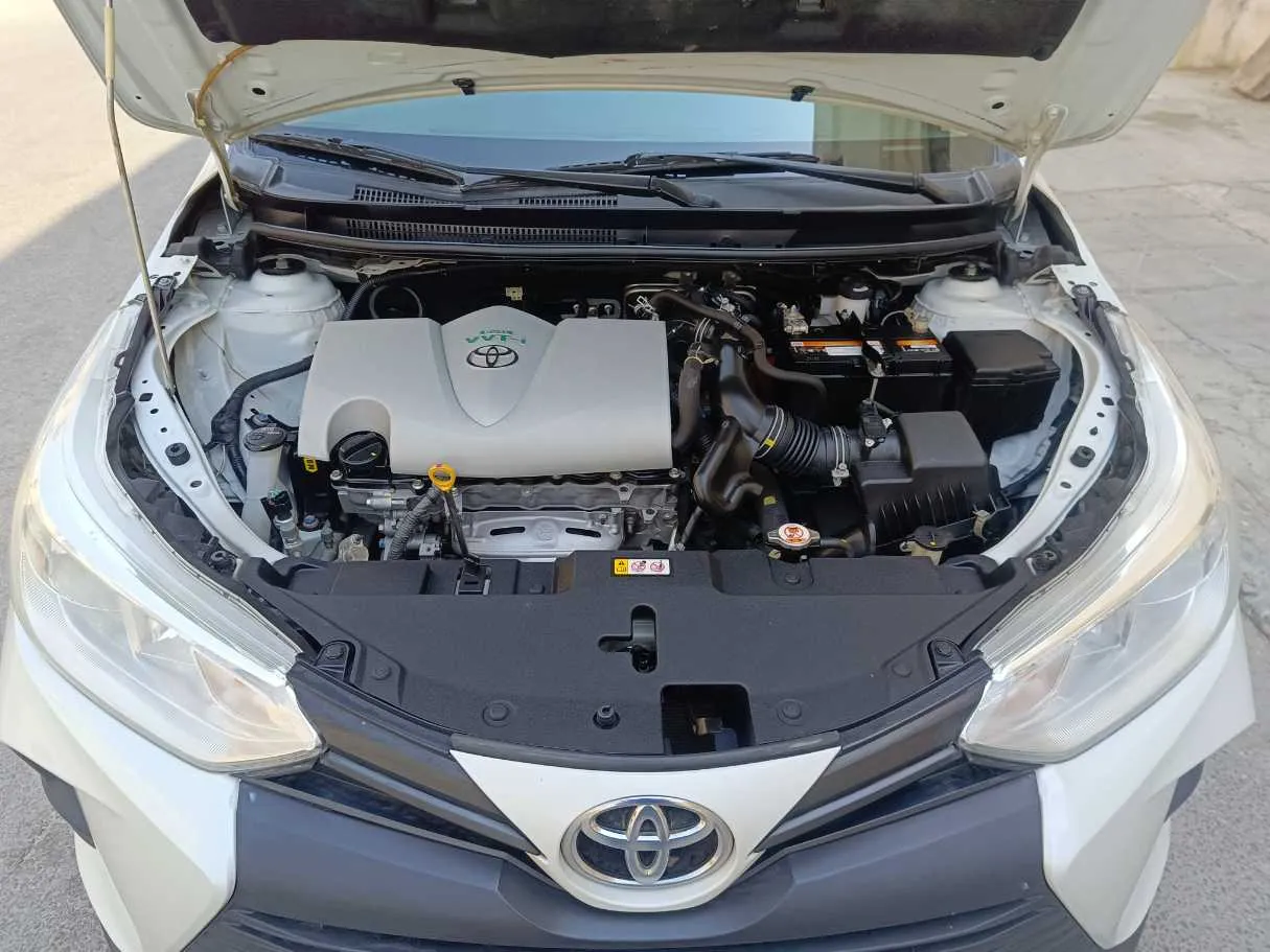 Car image 30