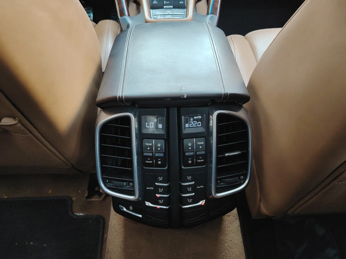 Car image 34